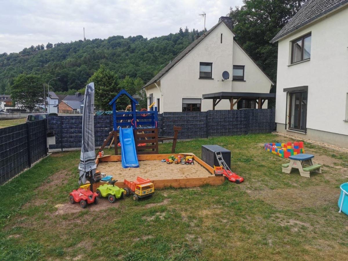 Ferienwohnung Burgblick Reifferscheid 헬렌탈 외부 사진
